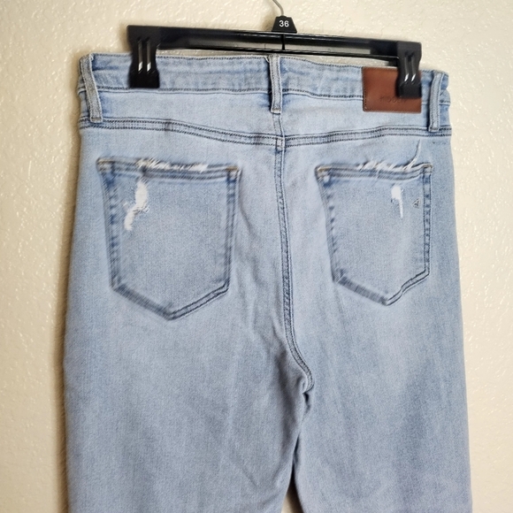 Hidden TRACEY MEDIUM WASH DISTRESSED STRETCH STRAIGHT JEAN Sz 31 - Picture 7 of 10